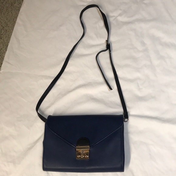 2 for $26 Crossbody purse - Picture 5 of 5